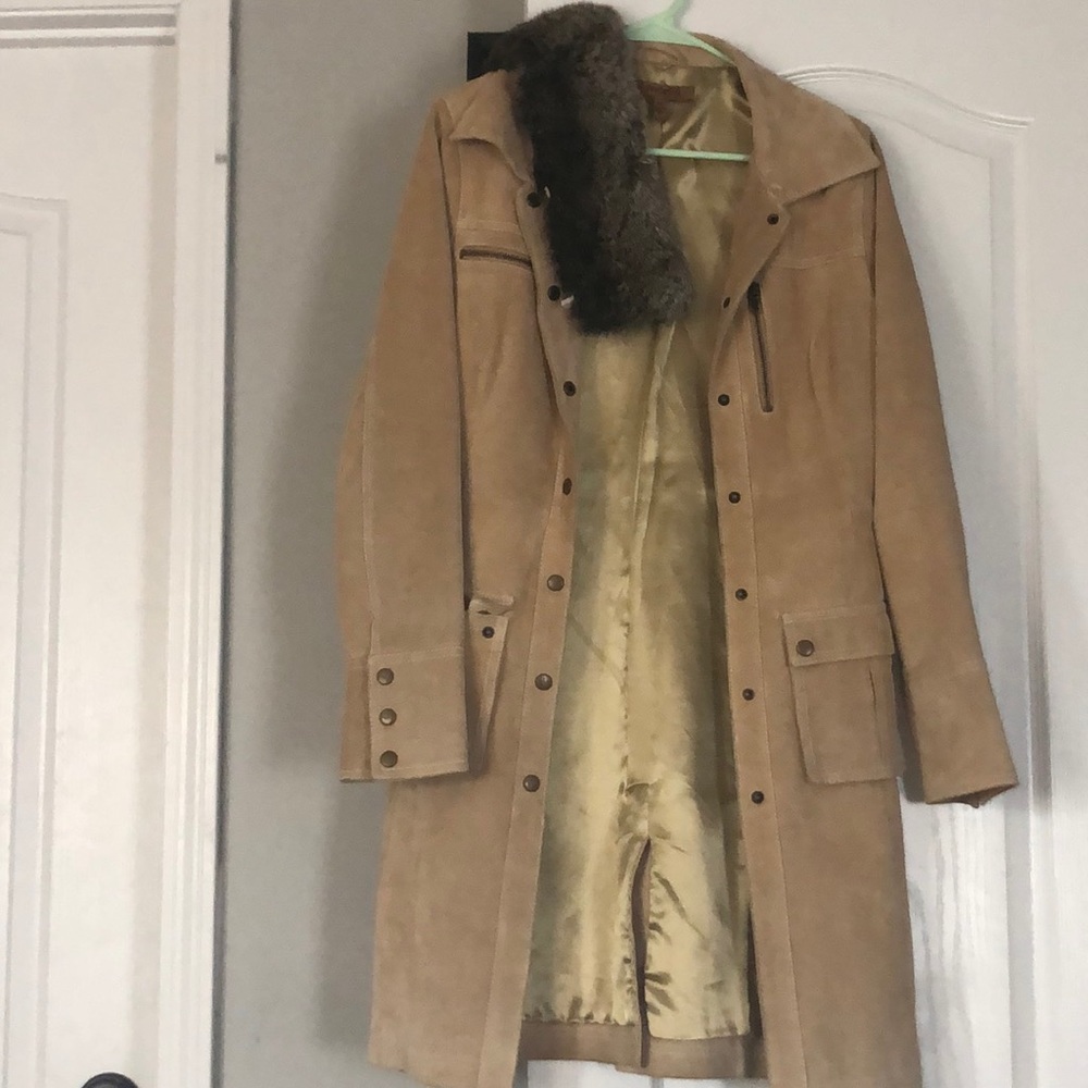 Suede coat, removable faux fur collar.